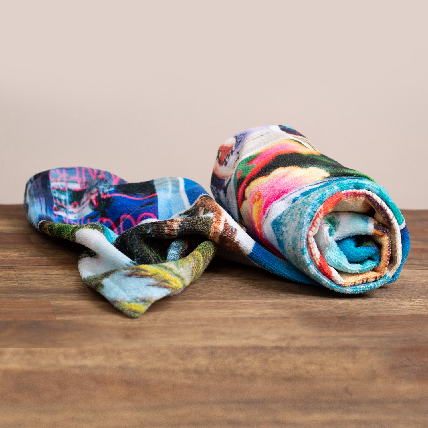 Handtuch 50x100 cm mit Namen oder Text personalisierbar im Design Wild child bunt