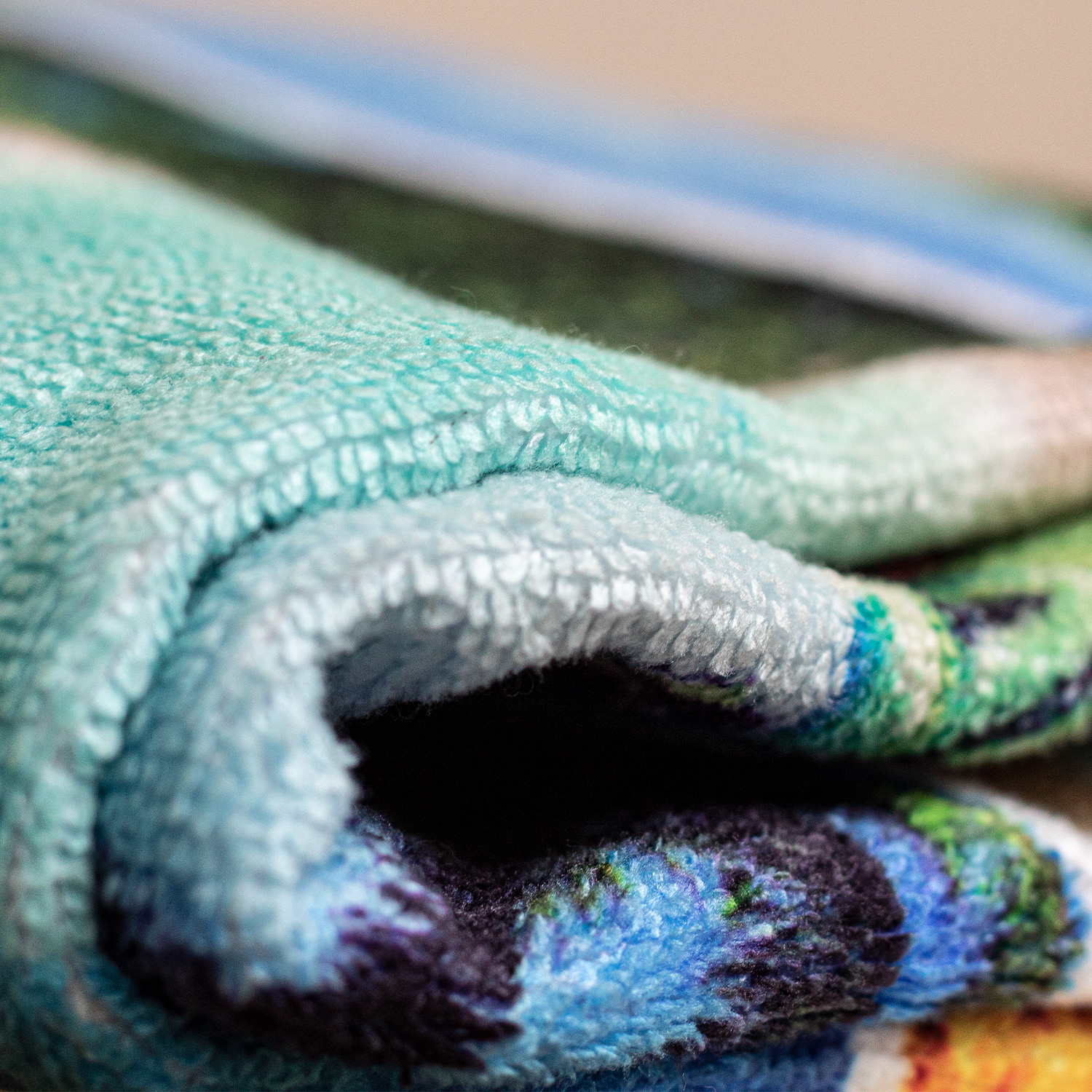 Handtuch 50x100 cm mit Namen oder Text personalisierbar im Design Wild child bunt